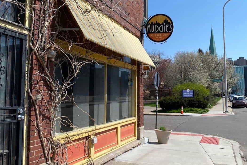 Detroit, MI Best Restaurants with Outdoor Seating Mudgie’s Deli and Bar
