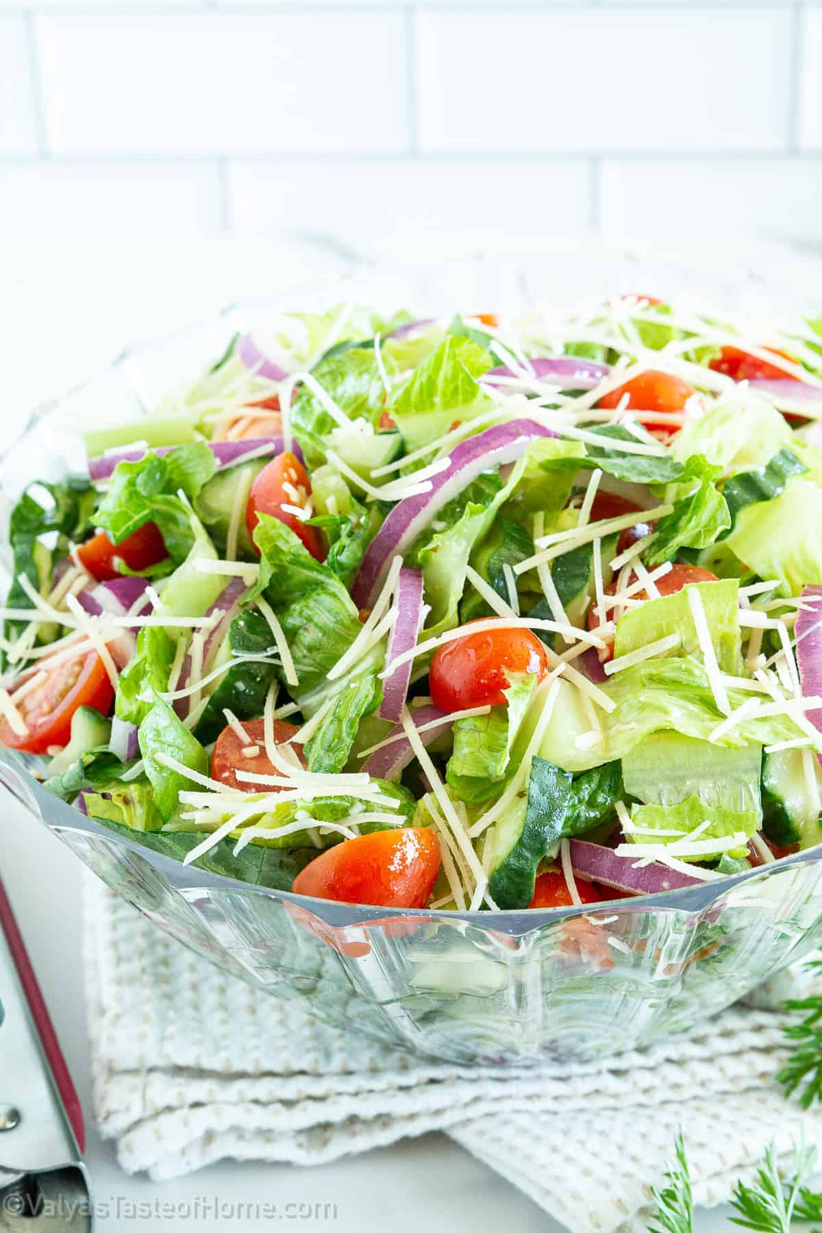 Quick-and-Easy-Romaine-Salad-with-an-Olive-Garden-Dressing