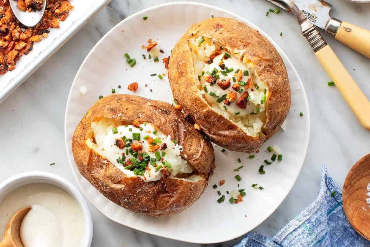 what-to-serve-with-baked-potatoes